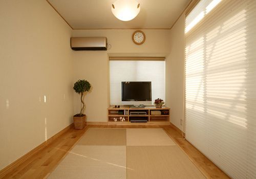 70平米日式风实木小户型家装喜迎新婚(组图) 