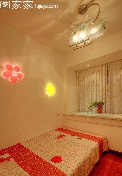 甜美温馨田园三居 可爱造型的儿童房吊灯(图) 