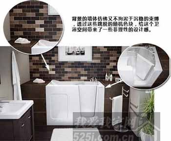 黑色的地板砖和深棕色的橱柜奠定卫浴间主体的色调
