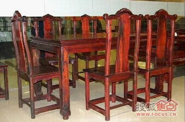 拍品之一 老挝红酸枝独板餐桌