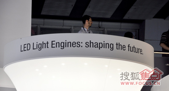 广州照明展上，某企业打出的口号：LED照明引擎 形塑未来