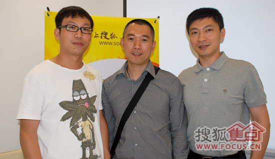 三雄极光设计总监邓海南（左）、产品项目总监李智鹏（中）、市场总监王军（右）接受搜狐采访