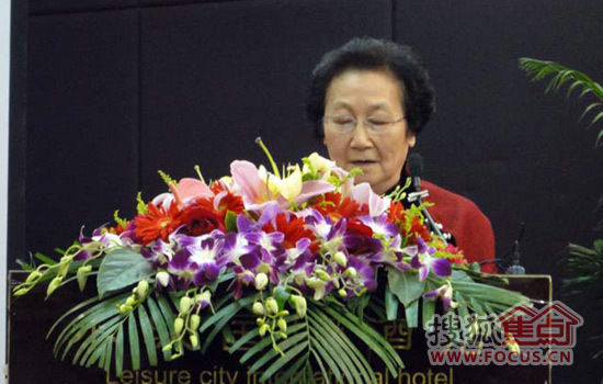 中国木材与木制品流通协办地板流通专业委员会副主任杨美鑫女士