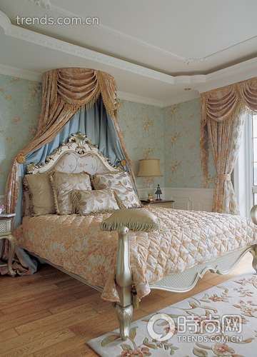 二层私密的卧室空间承载了主人对浪漫的渴望。