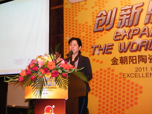 新明珠陶瓷集团副总裁、营销管理中心总经理彭新峰