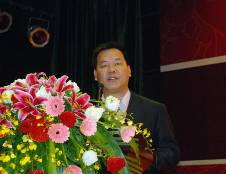 林伟总裁代表新当选的副会长发言