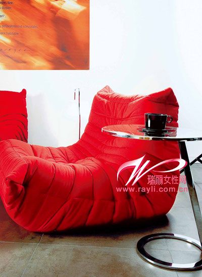 红色低姿软体沙发