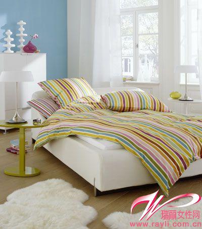 多彩条纹床品打造青春活泼的卧室空间