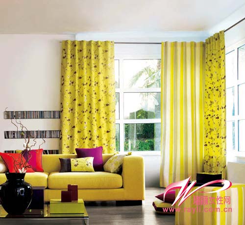 柠檬色调窗帘与沙发