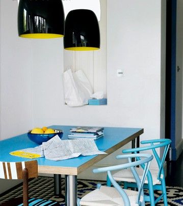 经典样式的淡蓝色椅子为房间增添艺术气质