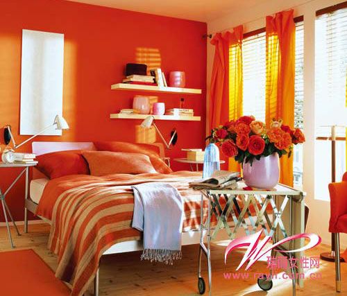 橙红色窗帘和床品