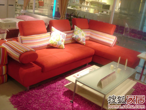 精美沙发与客厅和谐搭配 给居室生活增添浪漫