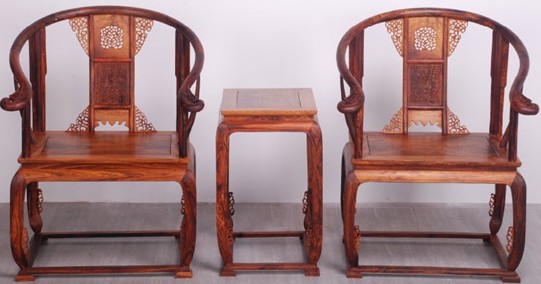 拍品之一：越南黄花梨皇宫椅三件套