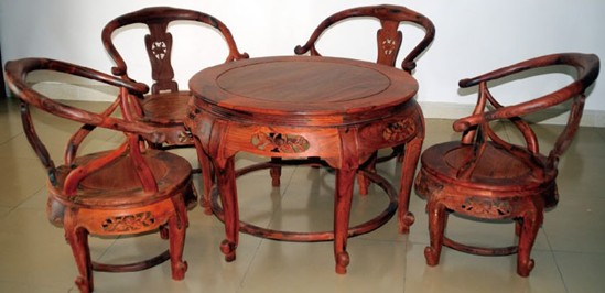 拍品之一：老挝红酸枝皇宫椅