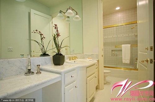 超模海蒂-克鲁姆（Heidi Klum）豪宅白色花纹大理石台面