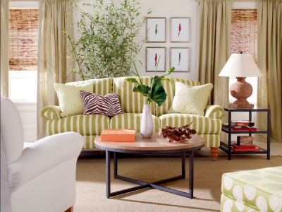 细节一：松软的沙发，亮丽的色彩，应该是李念梦想之家的主旋律