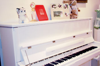 弹琴，是李念在家最重要的休闲方式。自然，坐在钢琴前也成为了她的最爱。