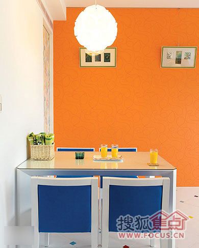 橙蓝白 色彩装修时尚简约复式房