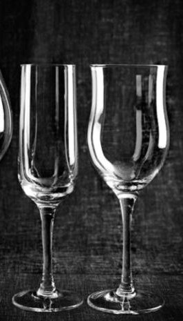 优质的玻璃酒杯不仅要能盛放酒水还要能体现出美酒的芬芳与甘醇