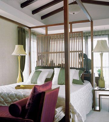 色彩浅淡材质轻薄的床品和窗帘会让空间更通透