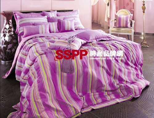 紫色条纹床品 装扮熟女低调奢华空间