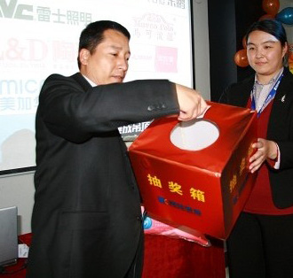 阔达运营总监姜坤先生抽出了本次活动的一等奖