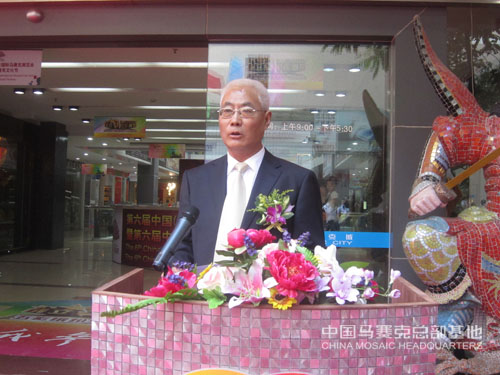 中国陶瓷工业协会理事长何天雄致辞