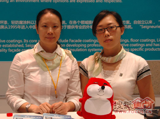 PPG建筑涂料（上海）有限公司市场部经理 陈冬红（左）