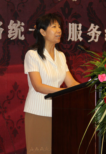 中国建筑装饰协会材料委员会的秘书长张仲玲