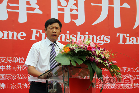 欧亚达家居集团董事长徐良喜为天津南开店开业致辞