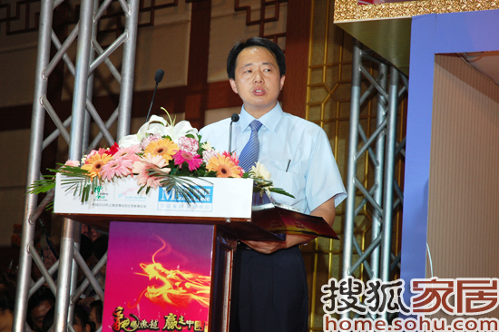 商户代表广东浪鲸卫浴有限公司全国营销总经理朱文刚先生致辞
