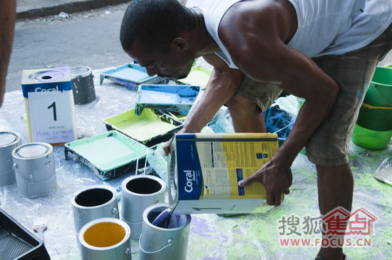 巴西：多乐士色彩团队来到了这里，和老街居民一起，为墙面设计颜色
