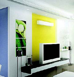 纯黄色的电视背景墙在简约时尚的客厅中