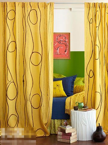 黄色加蓝色的搭配比黄绿两色的组合更显纯净能很好地迎合房间所需的氛围