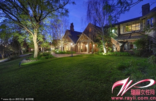 “小甜甜”布兰妮-斯皮尔斯( Britney Spears)价值两千万美元的豪宅外观