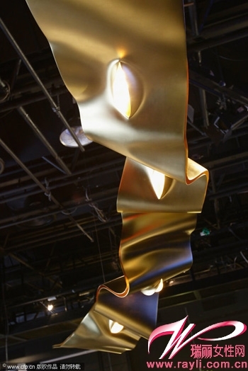 德国照明设计大师Ingo Maurer设计的另一款黄色灯饰