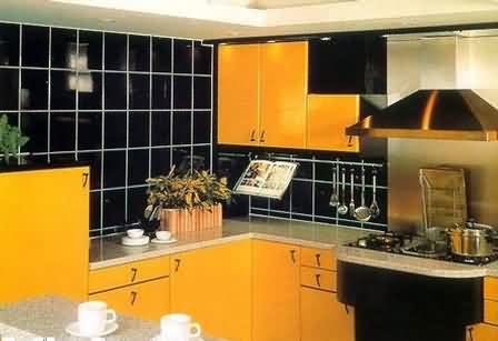 鲜艳的橘黄色橱柜具有热情奔放的气质。
