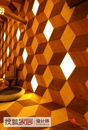 菱形LED竹光灯盒与不同色阶竹板材的组合可灵活变化，达致变化多端的视觉效果，或安静和谐的单一色调