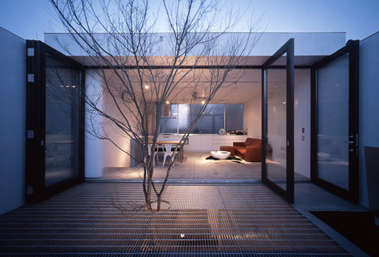 创意私密空间 日本的黑色玻璃屋(图)