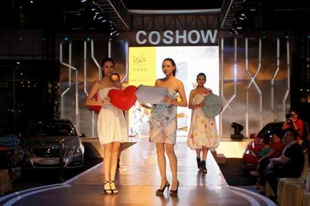 埃迪蒙托在深圳COCOPARK商城举行“简约之美”时尚床品全国巡回模特展