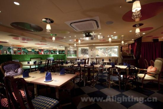 日本东京魔幻爱丽丝魔法世界餐厅照明欣赏