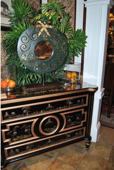西兰桦木的储物柜，青铜色镜面，古香古色的角落间。