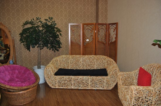 这款沙发小编特别喜欢，很有特色，体现恬静的质朴风格。