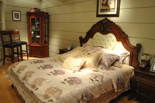 奢华实木床，睡觉也会是一种美的享受。