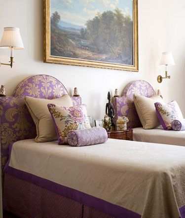 以浪漫色彩作为出发点的这款床品，富于了亲切柔和的抒情格调。卧室里盛开在床头、靠包上的花朵，最能传达出令人幸福的感觉