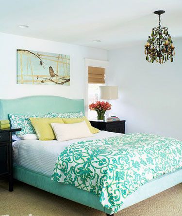 这款床品以现代简约的装饰语言体现出空间和家居产品的雅适氛围，进而赋予空间个性和宁静