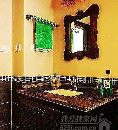 浴室的柜子也是中式的
