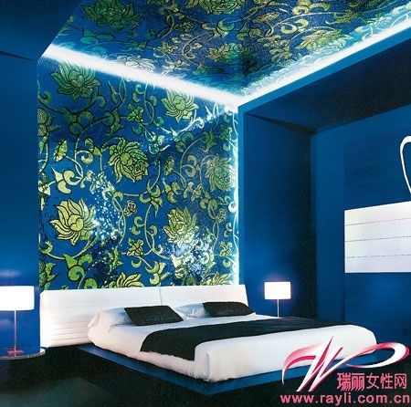 蓝色卧室花卉背景墙设计