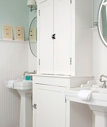 如果浴室空间允许的话，这种大容量的独立壁柜功能齐全，可谓是家具收纳王。毛巾、卫生纸、生理用品、保养品和肥皂等清洁用品，可以收纳下不少物品
