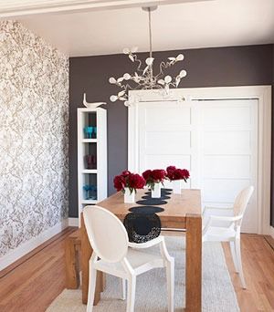 调整房间里的颜色就能换一种风格或是一种心情，用油漆重新粉刷墙面，再不然就是替换上一张与空间氛围相协调的壁纸，让空间充满装饰艺术气息